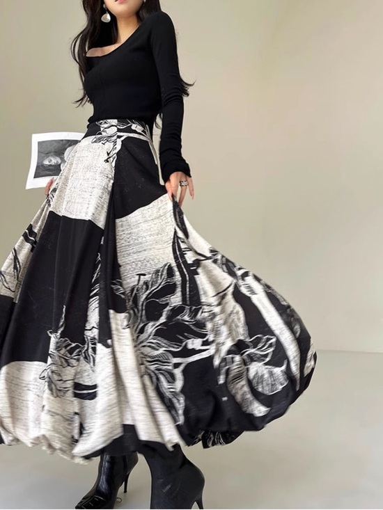 Commense Dresses & Skirts - COMMENSE Bud Waist Side-Zipper Black White Floral Midi Skirt NWT Size Small